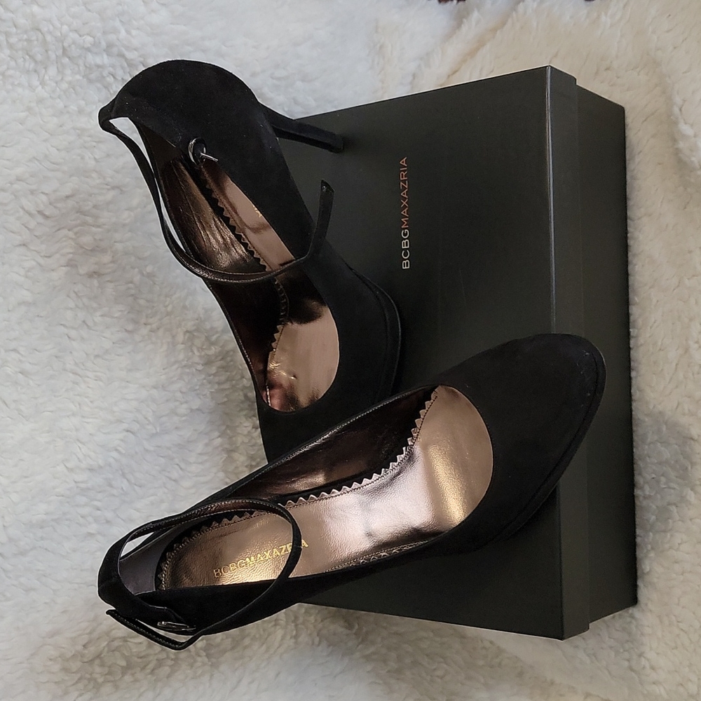 NWT/NIB BCBG MaxAzria Black Suede Pumps Heels w/ Ankle Strap Made in Italy Sz 9
